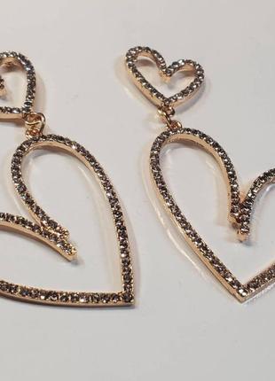 Сережки сережки кільця у формі серця камінням гвоздики хіт тренд у стилі 90 х і 2000х серце серця2 фото