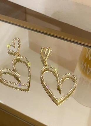 Сережки сережки кільця у формі серця камінням гвоздики хіт тренд у стилі 90 х і 2000х серце серця6 фото