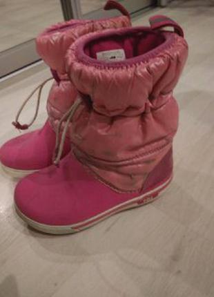 Сапожки на девочку crocs