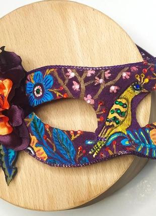 Фантастическая маска с ручной росписью и объемным ярким цветком