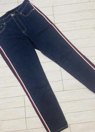 Брендовые джинсы с красными лампасами, оригинал!1 фото