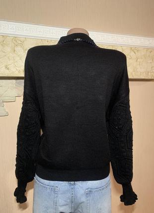 Теплий м'який чорний светр із мереживом2 фото