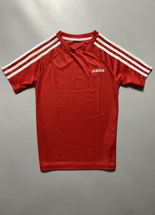 Спортивная футболка adidas