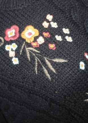 Стильна кофта светр з красивою квітковою вишивкою2 фото