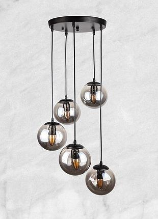 Люстра на п'ять чорних куль