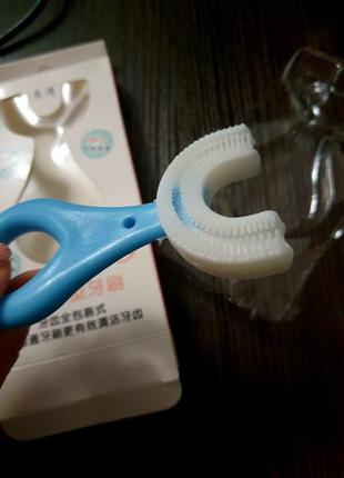 Зубная щетка для малышей