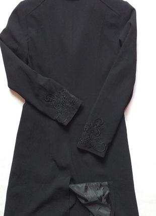 Красивейшее тонкое черное пальто с вышивкой h&m,4 фото