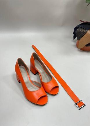 Женские туфли из натуральной кожи в ярко-оранжевом цвете9 фото