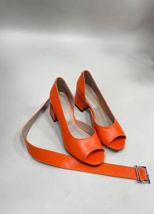 Женские туфли из натуральной кожи в ярко-оранжевом цвете2 фото