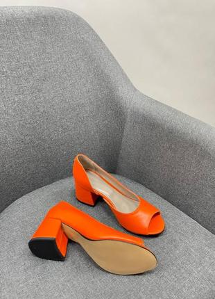 Женские туфли из натуральной кожи в ярко-оранжевом цвете5 фото