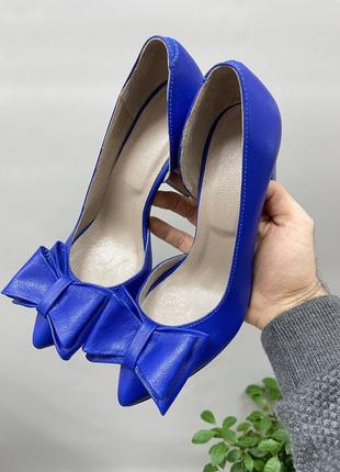 Жіночі шикареі туфлі лодочки на каблуку 9см з натуральної шкіри яскраво-синього кольору( електрик)5 фото
