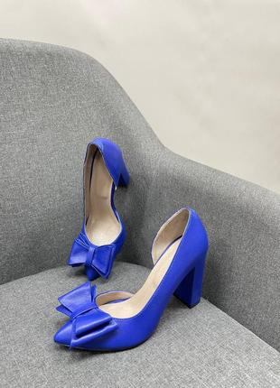 Жіночі шикареі туфлі лодочки на каблуку 9см з натуральної шкіри яскраво-синього кольору( електрик)4 фото