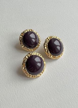 Пуговица костюмная золотой бортик серединка глянцевая на ножке фиолет 20мм пластик