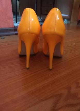 Оранжевые туфли2 фото