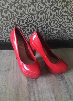 Шикарные туфли красного цвета 38 размер2 фото