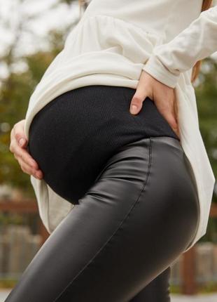 Легінсиз з екокшкіри для вагітних10 фото