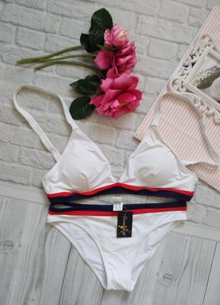 Красивый новый купальник с стиле tommy hilfiger