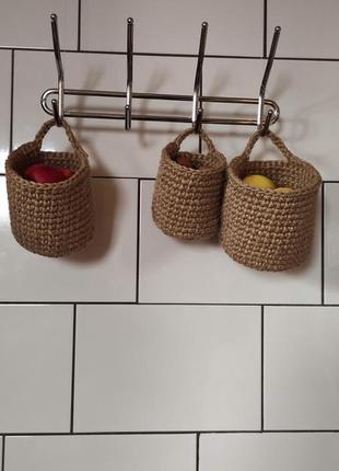 Набор подвесных корзинок из джута. набор плетеных корзинок.4 фото
