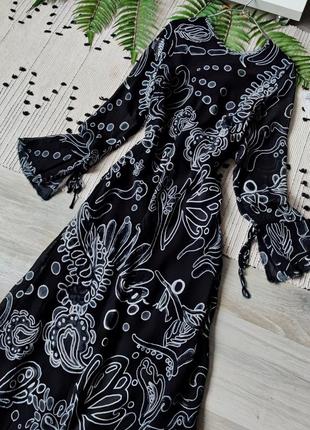 Чорна сукня в абстрактний малюнок з плетінням на спинці h&m3 фото
