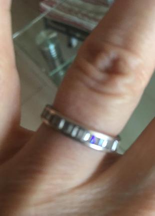 Кільце з білого золота 585 ограновування каменів багет