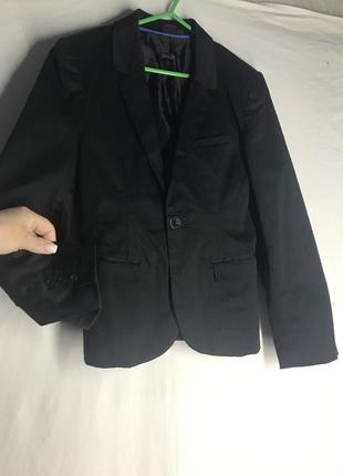 Красивый черный пиджак для девочки