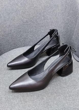 Женские туфли из натуральной кожи черного цвета комбинированная черными рептилиями кусты см