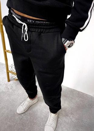 Мужские спортивные штаны джогеры черные бежевые теплые на флисе утепленные3 фото