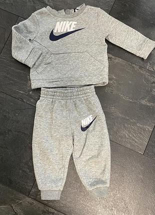 Спортивный костюм