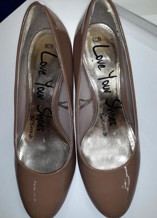 Класні туфлі george 39р