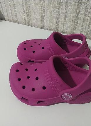 На дівчинку