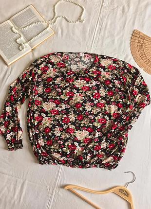 Нарядна трикотажна блуза у квітковий принт з віскози (розмір 42-44)