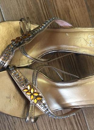 Нарядные шлепанцы