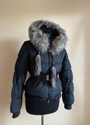 Куртка пуховик з капюшоном жилетка чорна натуральне хутро гусячий пух