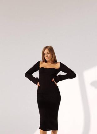 Черное платье рубчик лапша в обтяжку с декольте и расклешенными рукавами4 фото