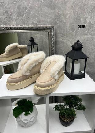 Бежевые зимние шикарные теплые трендовые ботинки лоферы из экозамши люкс качества4 фото