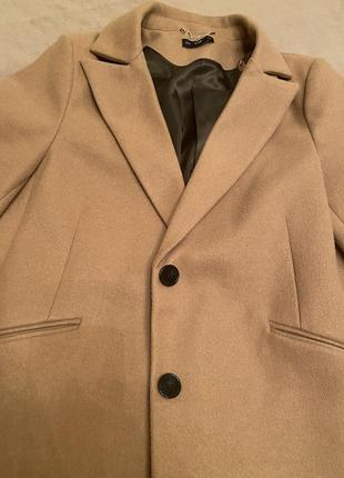 Пальто женское бежевого цвета f&f2 фото
