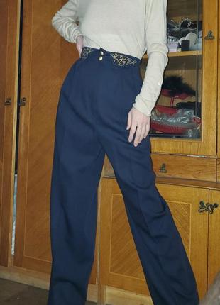 Винтажные шерстяные брюки со стрелками и защипами yarell, шерсть, винтаж, вышивка на поясе