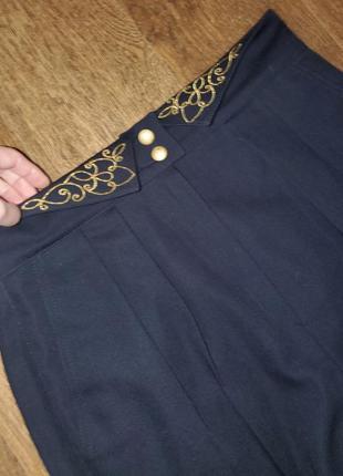 Винтажные шерстяные брюки со стрелками и защипами yarell, шерсть, винтаж, вышивка на поясе5 фото
