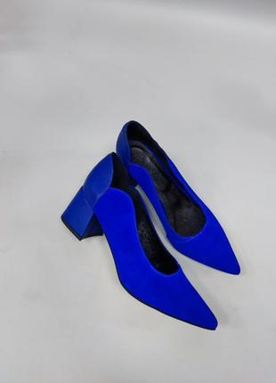 Жіночі туфлі з натуральної замші ярко синього кольору електрик на каблуку 6 см3 фото