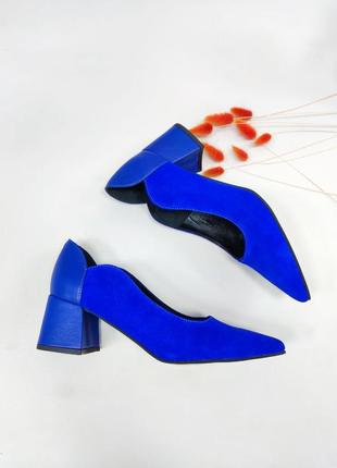 Жіночі туфлі з натуральної замші ярко синього кольору електрик на каблуку 6 см6 фото