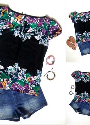 Нарядна блузка з квітковим принтом