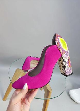 Жіночі туфлі з натуральної замші комбінований яркого рептилією в малинових відтінках 9см4 фото