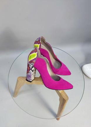 Жіночі туфлі з натуральної замші комбінований яркого рептилією в малинових відтінках 9см3 фото