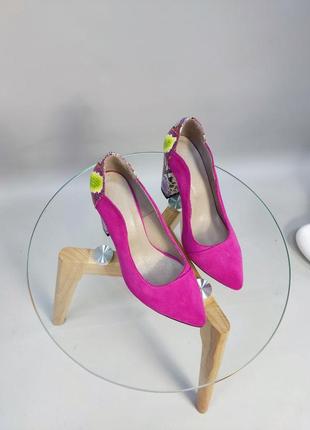 Жіночі туфлі з натуральної замші комбінований яркого рептилією в малинових відтінках 9см2 фото