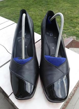 Стильні і комфортні туфлі ara