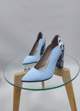 Женские туфли из натуральной замши комбинированный натуральной в голубых оттенках на каблуке 9 см2 фото