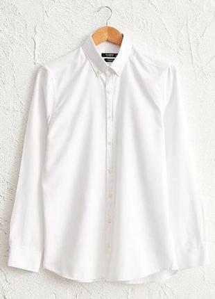 Біла чоловіча сорочка lc waikiki/лс вайкікі з ґудзиком на комірі, класика. фірмова туреччина