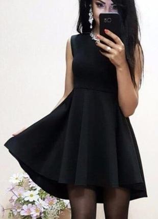Чорное платье с удлиненным низом сзади
