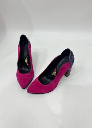 Жіночі туфлі лодочки из натуральной замши малинового кольору комбінована фіолетовий рептилій ексклюзивної на каблуку стовпчик 9 см2 фото