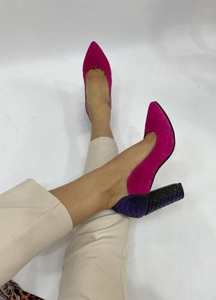 Жіночі туфлі лодочки из натуральной замши малинового кольору комбінована фіолетовий рептилій ексклюзивної на каблуку стовпчик 9 см6 фото